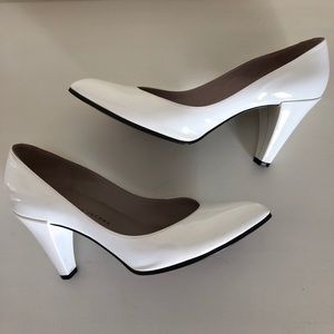 Marc by Marc Jacobs White Pointed Toe Patent Leather Pumps size 38